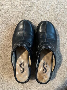 SoftWalk Black Women's Slip-On Clogs with Daisy Stitch Detail